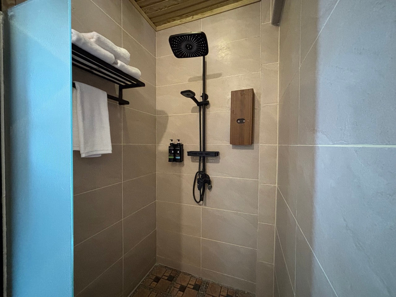 Slumber Quadruple Room 203